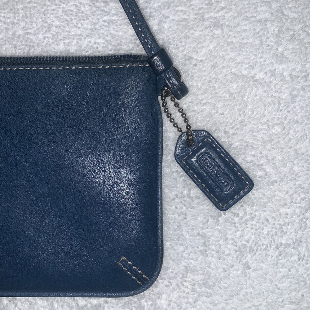 Vintage Coach Wristlet Blue. Some wear as seen in pics - Picture 3 of 7